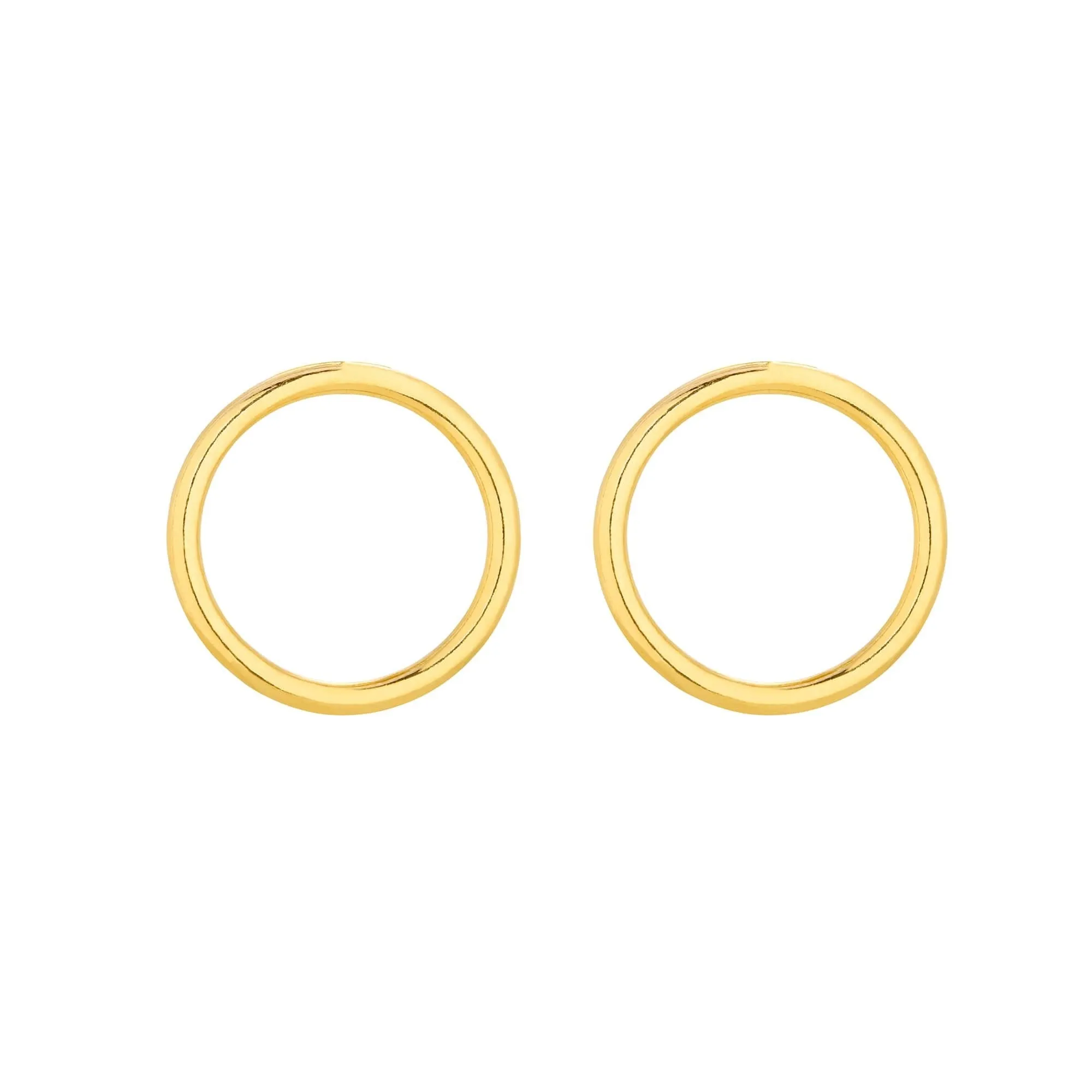 Złote kolczyki obręcze