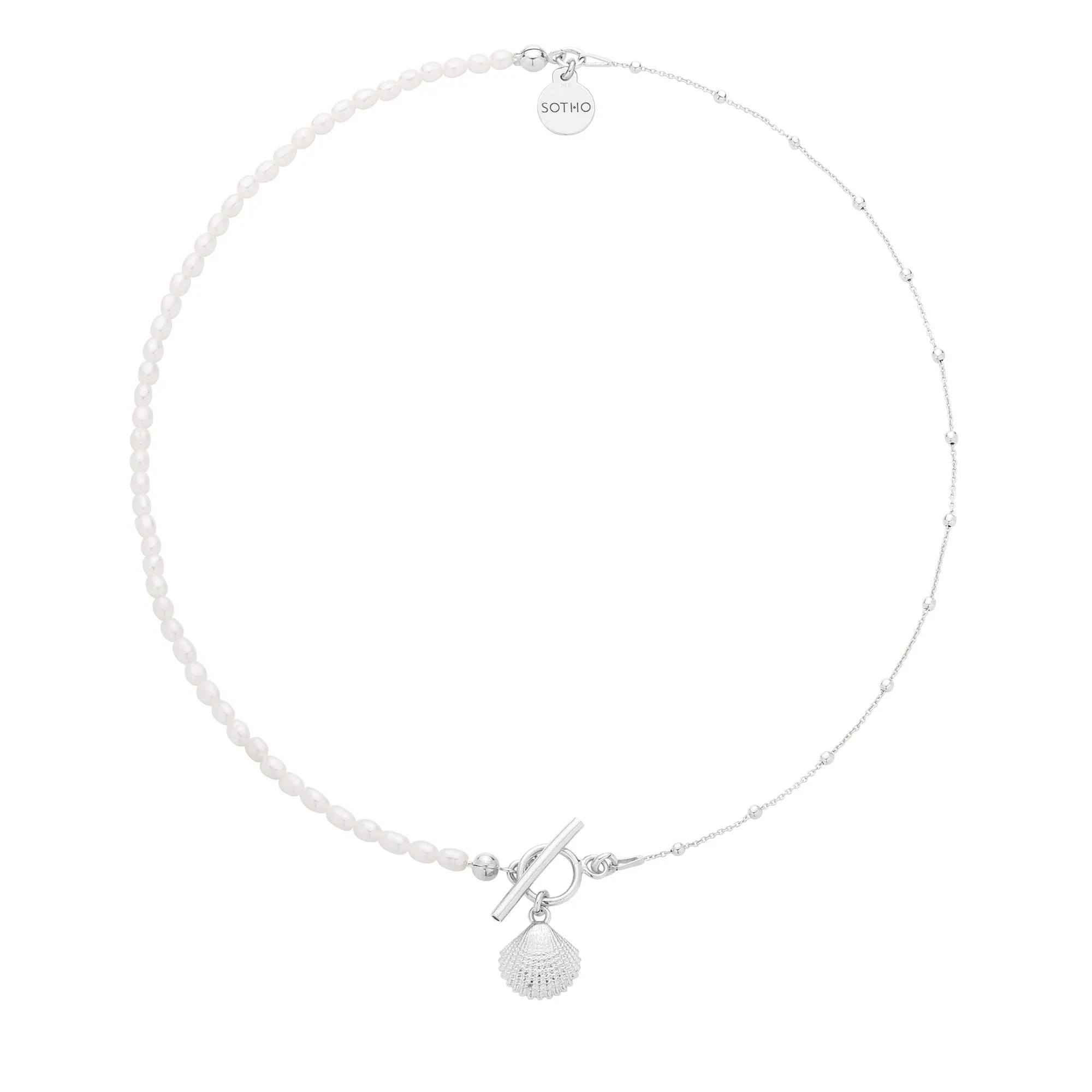 Srebrny naszyjnik z naturalnych pereł zdobiony muszelką