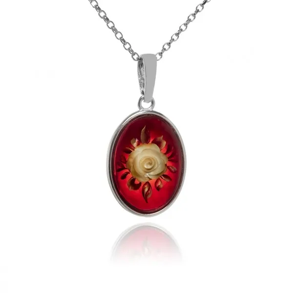 Zawieszka srebrna z czerwonym ręcznie rzeźbionym bursztynem