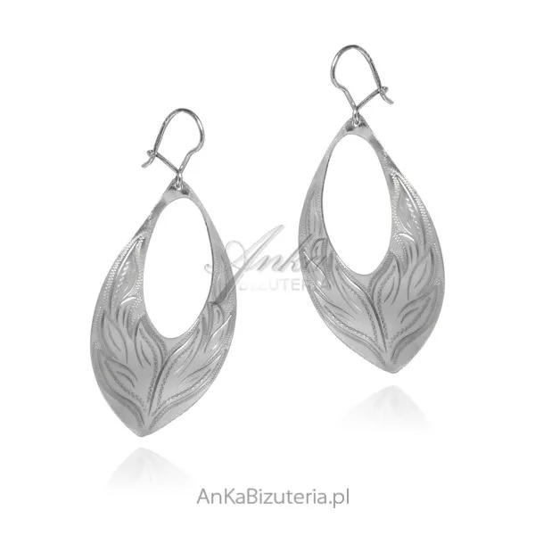 Kolczyki srebrne długie grawerowane