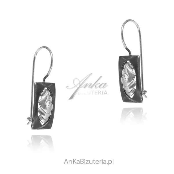 Srebrne kolczyki oksydowane na biglu