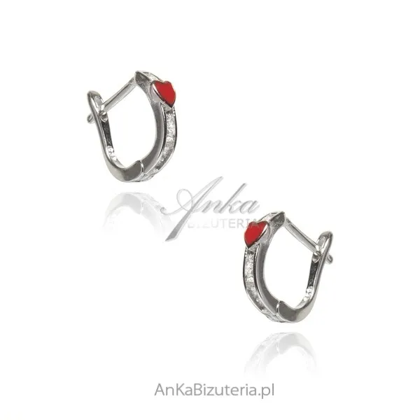 Kolczyki srebrne dziecięce na angielskim zapięciu z czerwonym serduszkiem i cyrkoniami
