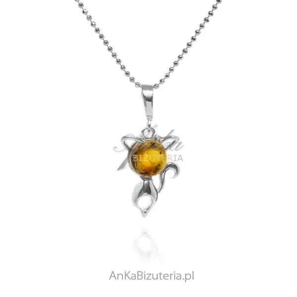 Srebrna zawieszka z koniakowym  bursztynem kotek