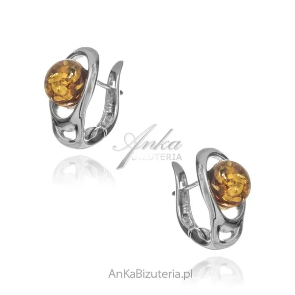 Srebrne kolczyki z koniakowym bursztynem klasyczna elegancja