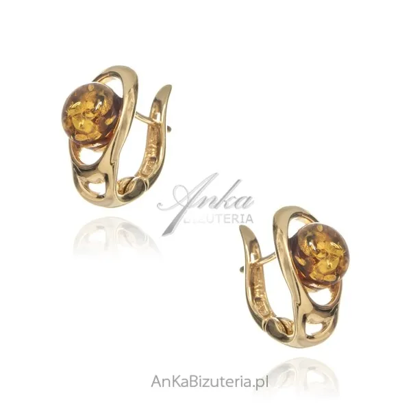 Kolczyki srebrne pozłacane  z koniakowym bursztynem klasyczna elegancja