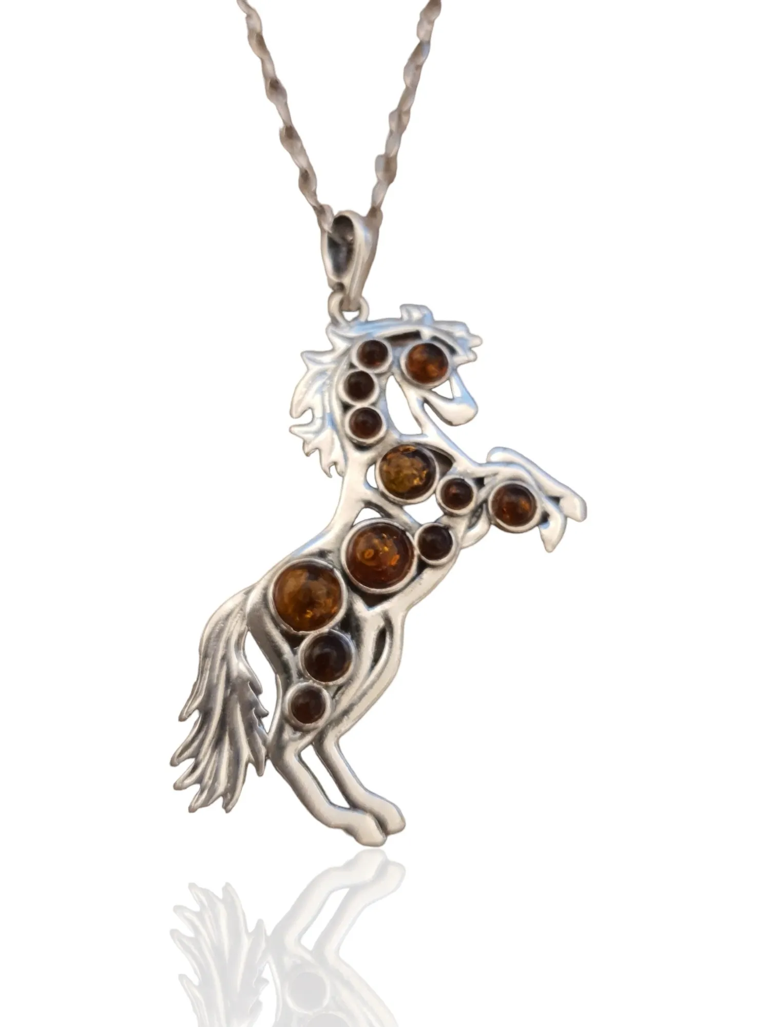 Bizuteria srebrna  - zawieszka srebrna z bursztynem koń