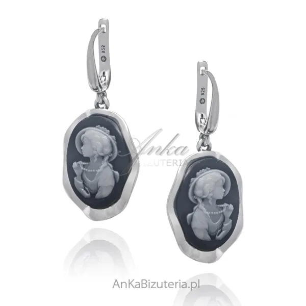 Kolczyki srebrne kamea na czarnym agacie  - srebrna falowana obwódka