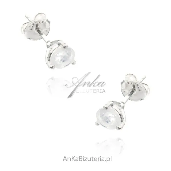 Kolczyki srebrne z kamieniem księżycowym z piękna poświatą