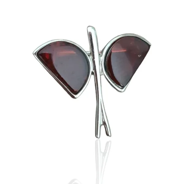 Broszka srebrna z  wiśniowym bursztynem motyl - mała