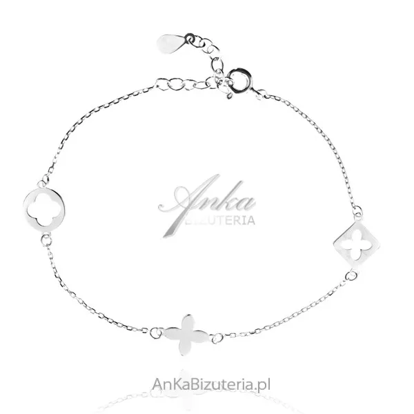 Srebrna bransoletka z delikatnymi  przywieszkami