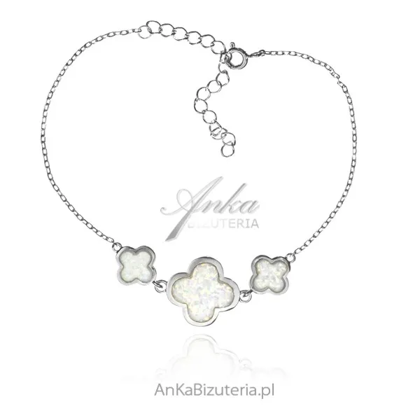 Bransoletka srebrna z białym opalem koniczynka