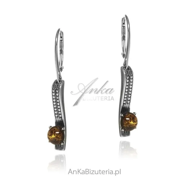 Kolczyki srebrne z bursztynem na zapięciu angielskim