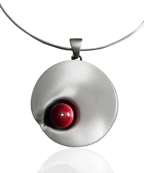 Zawieszka srebrna z czerwonym  koralem