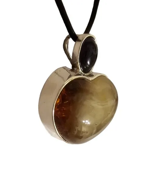 Piękna zawieszxka srebrna serce z bursztynem