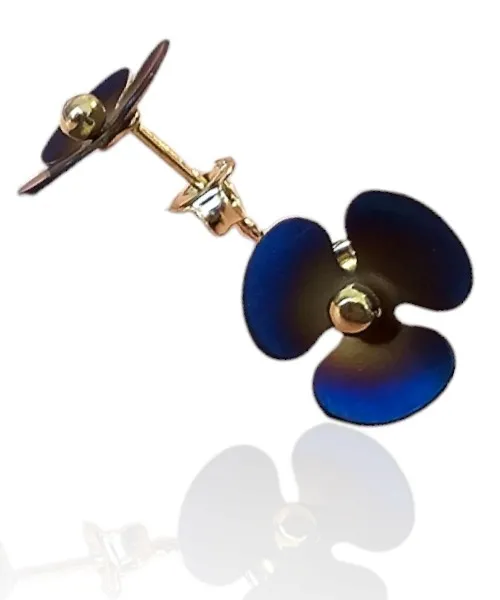 Kolczyki srebrne pozłacane lilia z tytanem