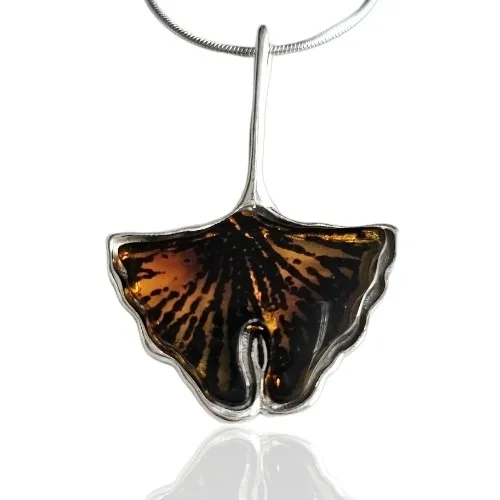 Zawieszka srebrna z bursztynem miłorząb