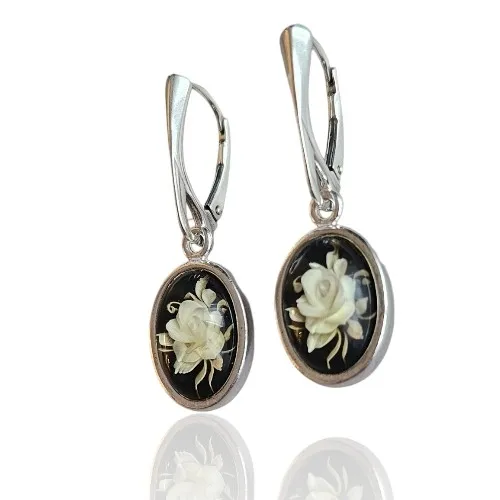 Kolczyki srebrne z bursztynem grawerowane róże