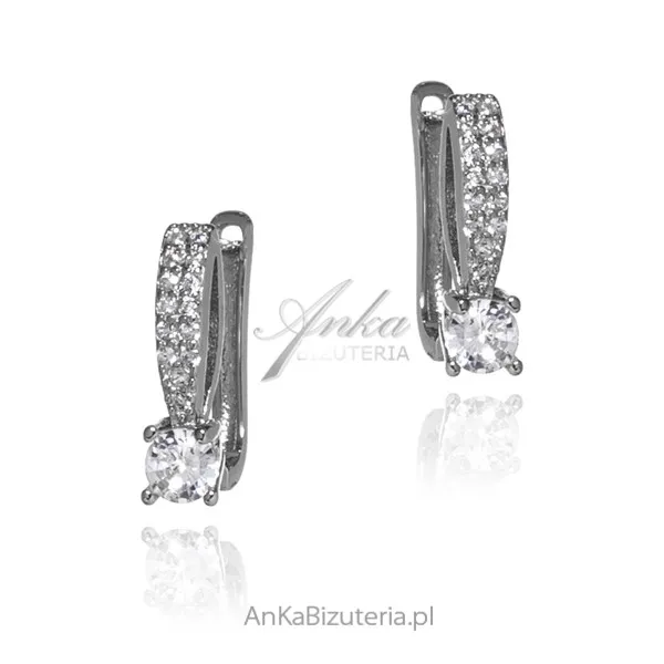 Śliczne kolczyki srebrne z białymi cyrkoniami