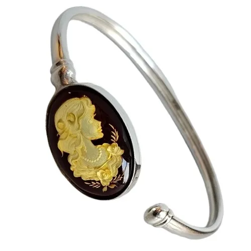 Bransoletka srebrna z bursztynem grawerowana kamea