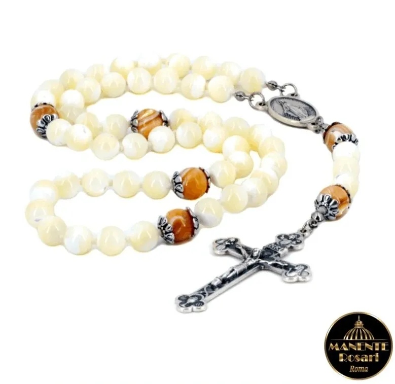 Różaniec z naturalnej masy perłowej  z cudownym medalikiem