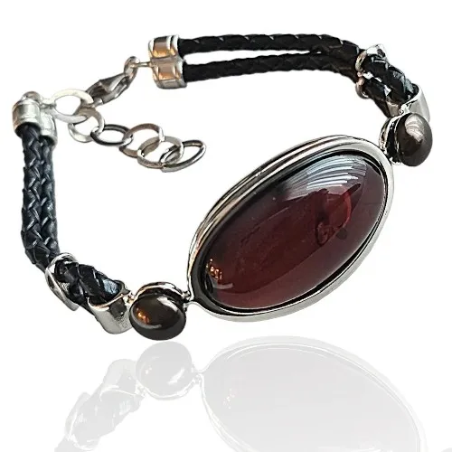 Piękna bransoletka srebrna z wiśniowym bursztynem i perłami na skórzanym rzemyku