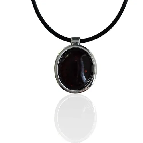 Naszyjnik srebrny z wiśniowym owalnym bursztynem