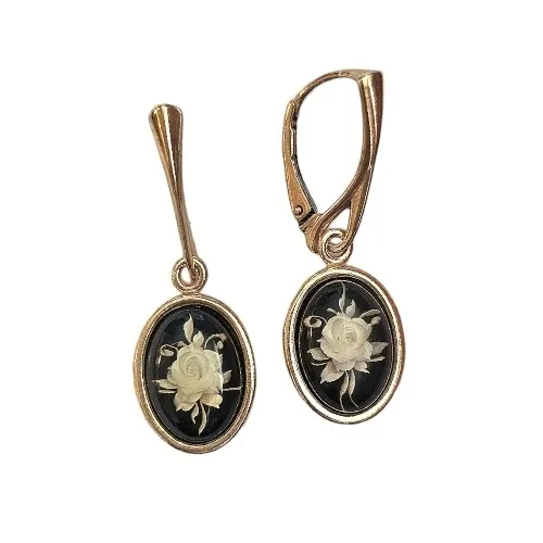 Kolczyki srebrne pozłacane z bursztyneu rzeźbiona kamea