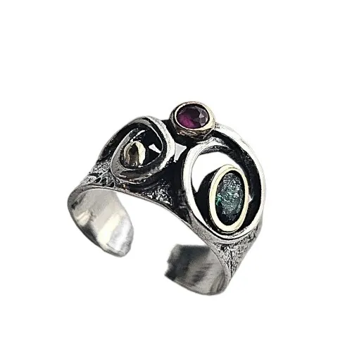 Oryginalny pierścionek srebrny pozłacany i oksydowany  z rubinową i szmaragdową cyrkonią -  regulowany