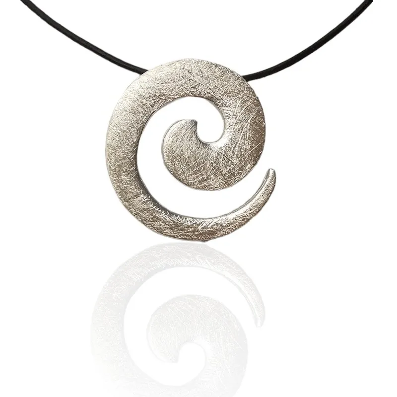 Zawieszka srebrna satynowana ślimak