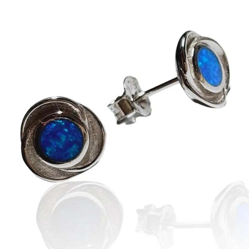 Kolczyki srebrne z niebieskim opalem  w satynowej oprawie