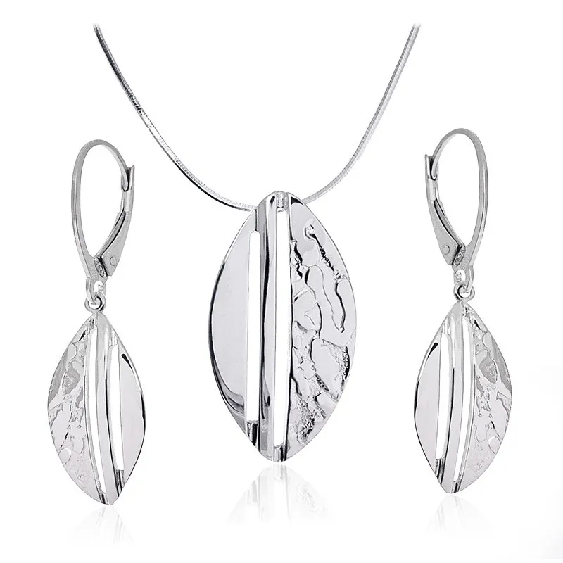 Komplet biżuteria srebrna  subtelnie i elegancko na codzień