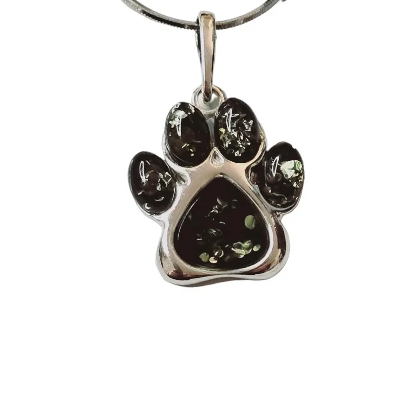 Srebrna zawieszka z zielonym bursztynem łapka