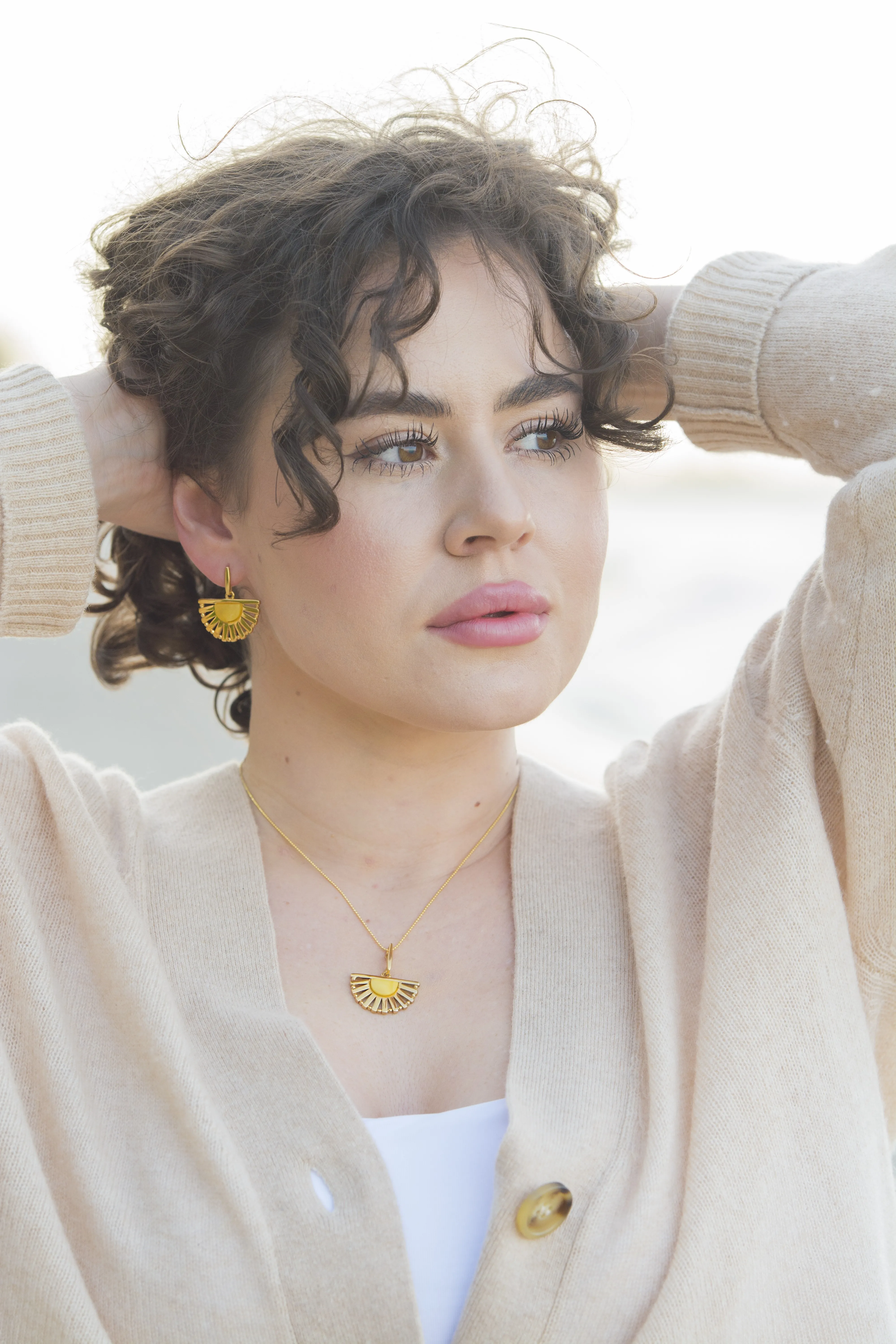 Nietuzinkowy komplet pozłacany z ółtym bursztynem