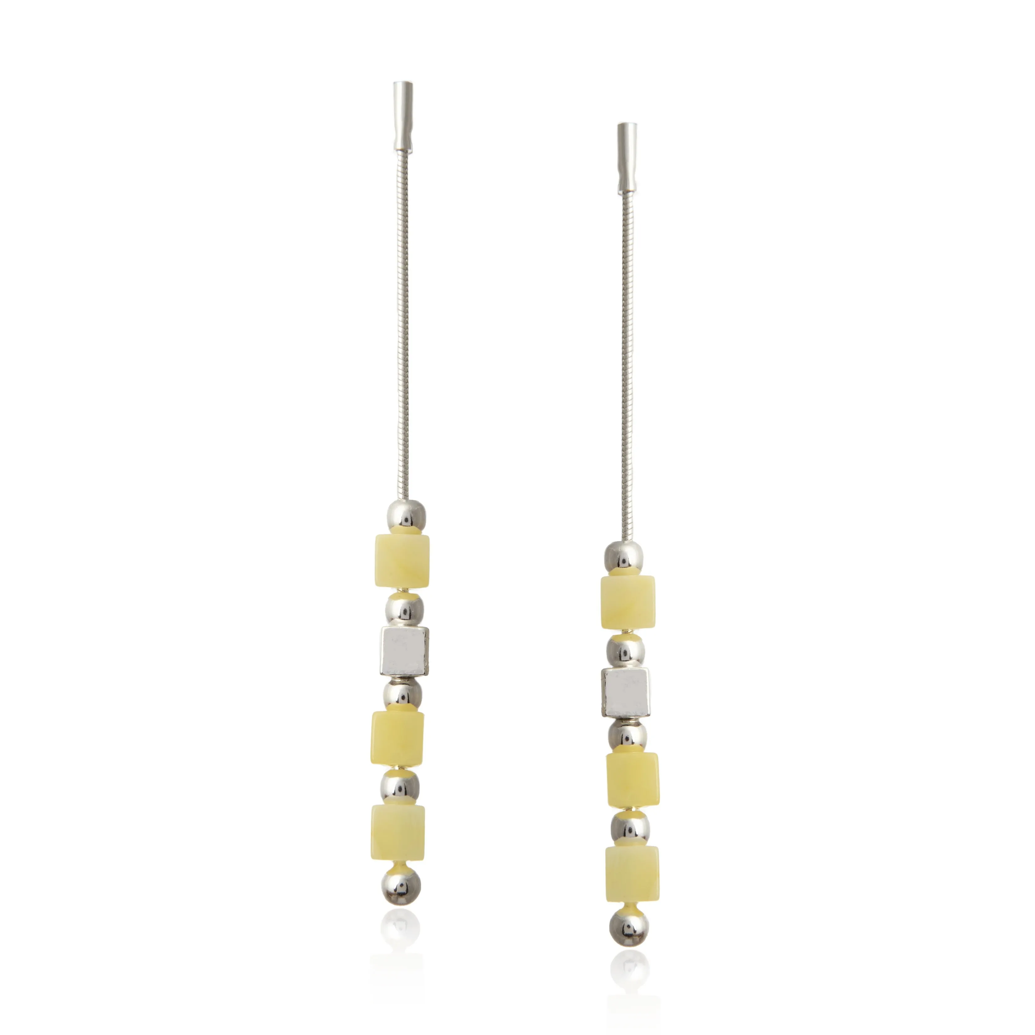 Kolczyki srebrne kosteczki z żółto - białym bursztynem