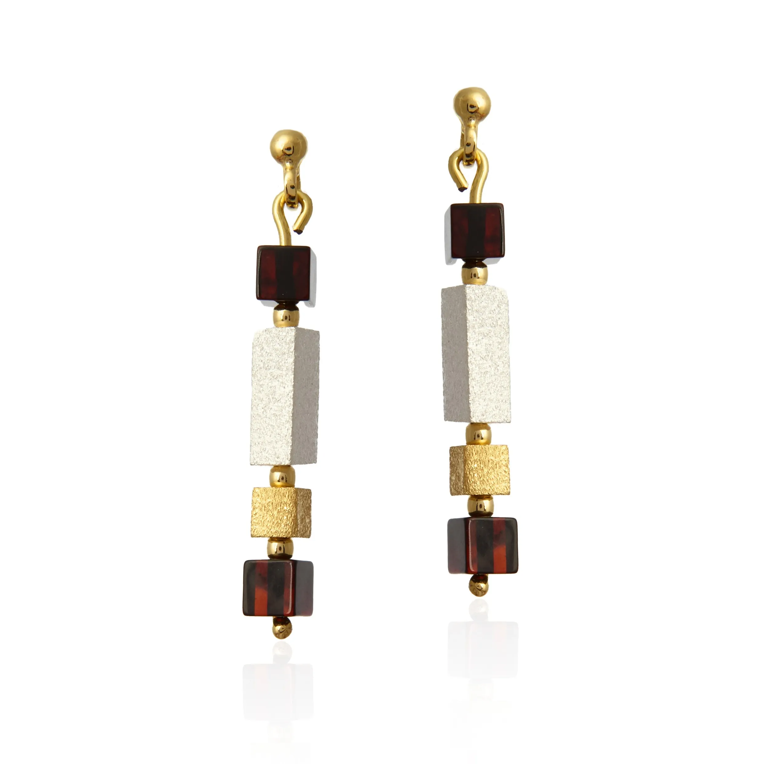 Kolczyki srebrne pozłacane kosteczki z wiśniowym  bursztynem