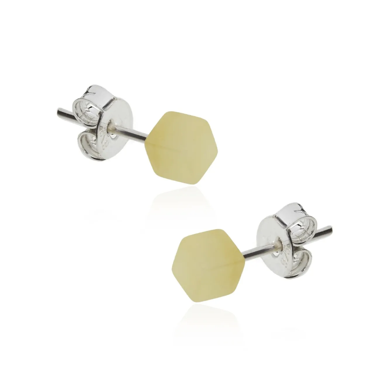 Kolczyki srebrne kostka 4mm biały bursztyn