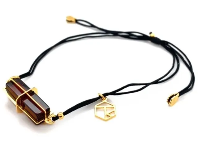 Bransoletka  srebrna na sznurku z wiśniowym  bursztynem mikro