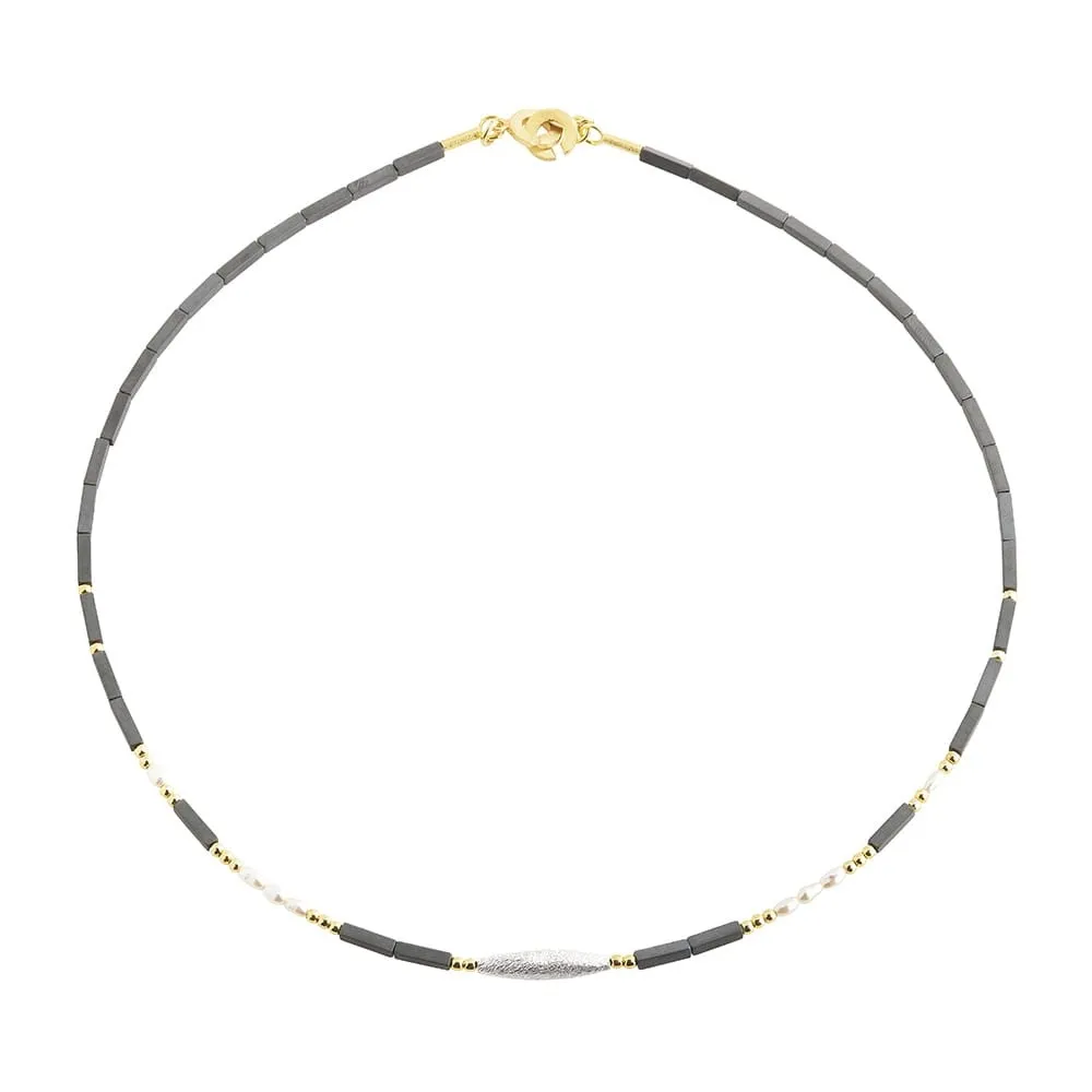 Matowy naszyjnik srebrny z perłami i hematytami