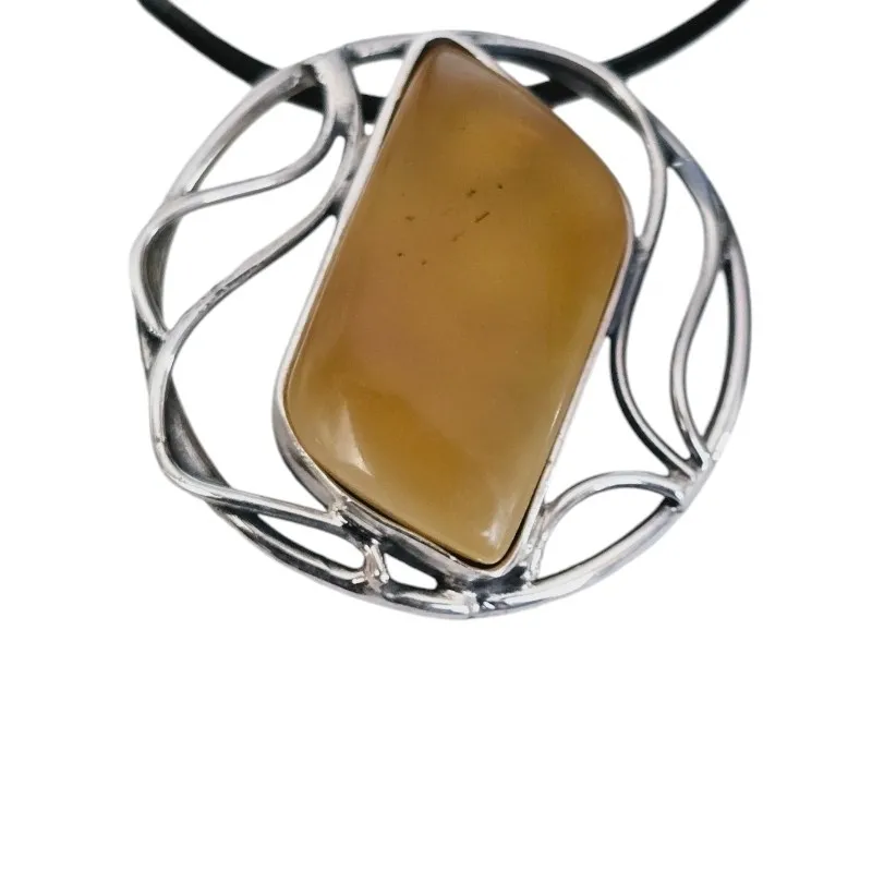 Srebrna zawieszka oksydowana z żółtym bursztynem