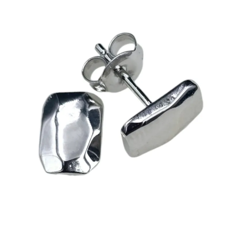 Kolczyki srebrne prostokąty na sztyft młotkowane