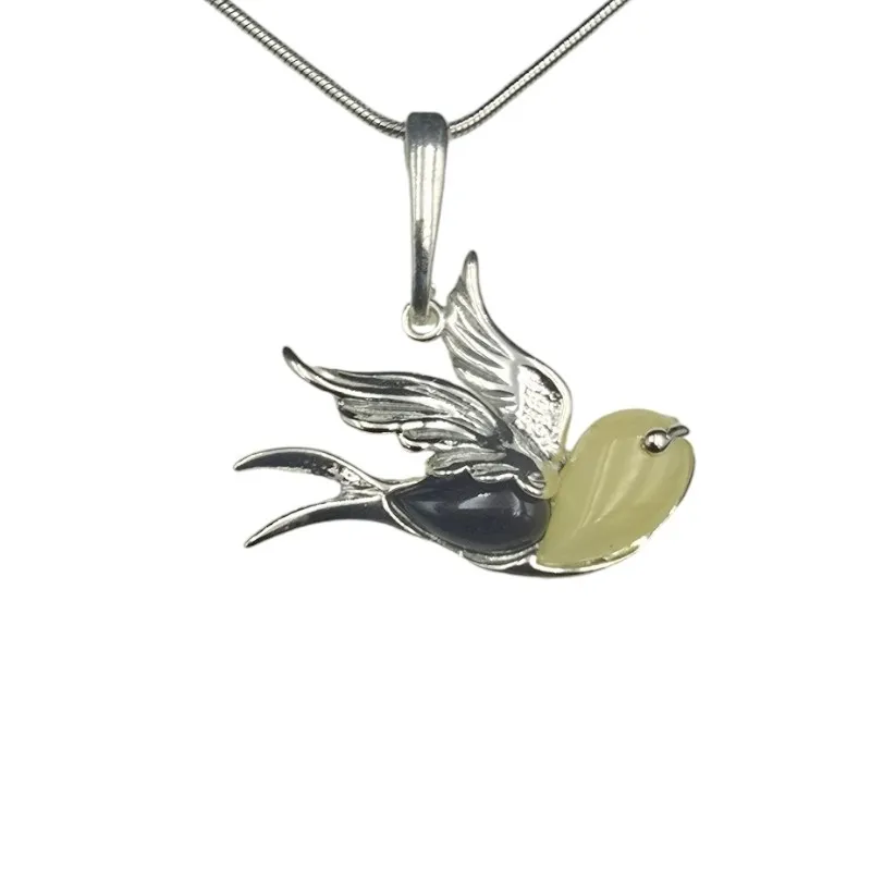 Srebrna zawieszka z bursztynem jaskółka  w kolorze ciemnej wiśni i żółtym