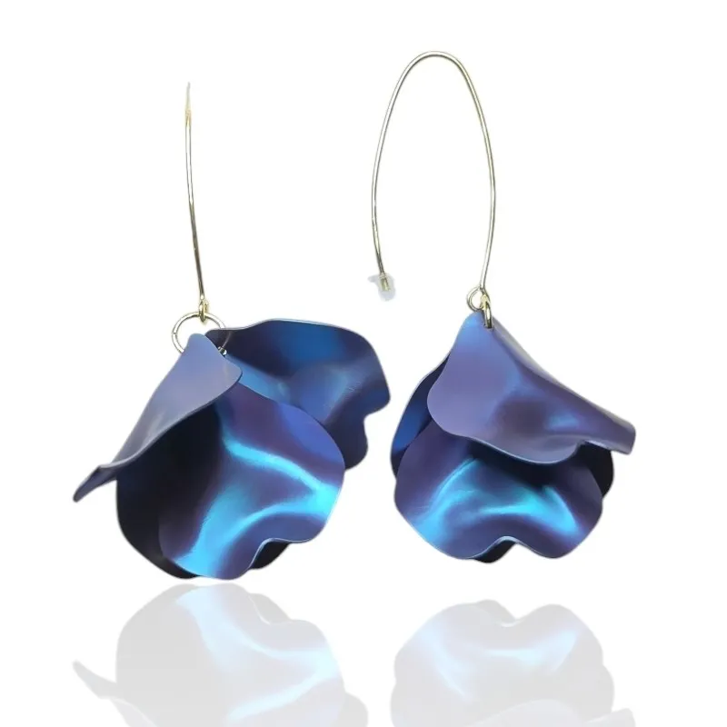 Kolczyki srebrne pozłacane  z niebieskim tytanem długie san marino