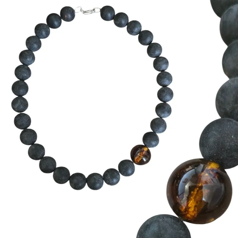 Naszyjnik bursztyny matowe kule z polerowaną koniakową