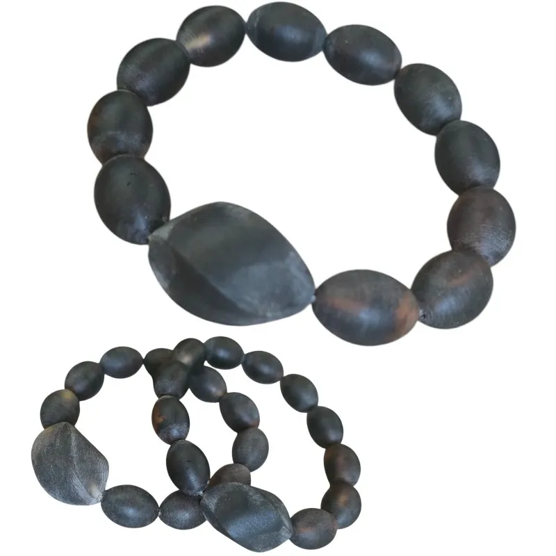 Bransoleta z naturalnym bursztyn matowe z pojedyńczym skrętnym bursztynem