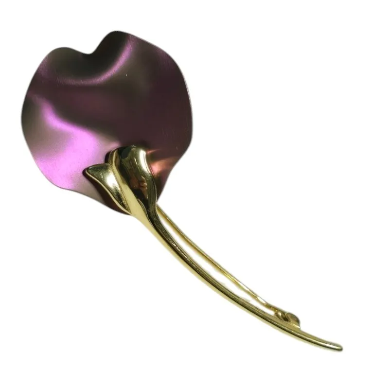 Broszka srebrna płatek z różowym  tytanem