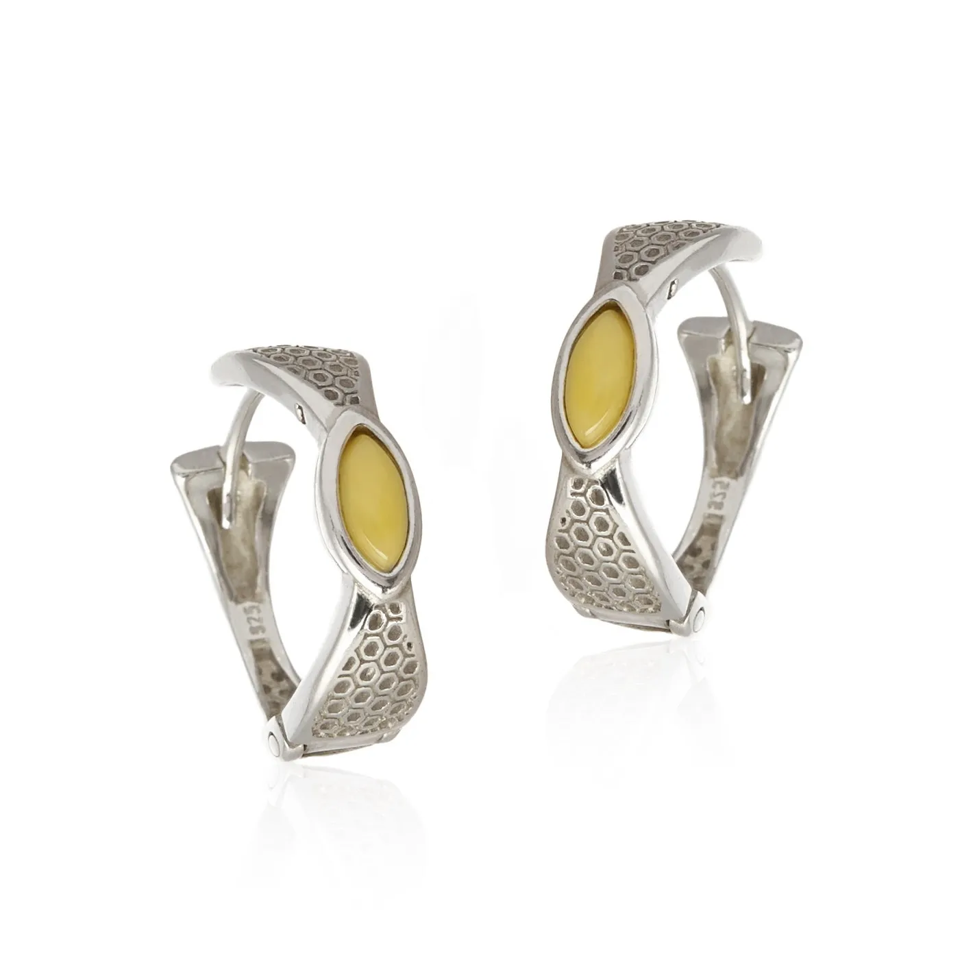 Kolczyki srebrne kółka z  żółtym bursztynem w delikatnej ażurowej oprawie