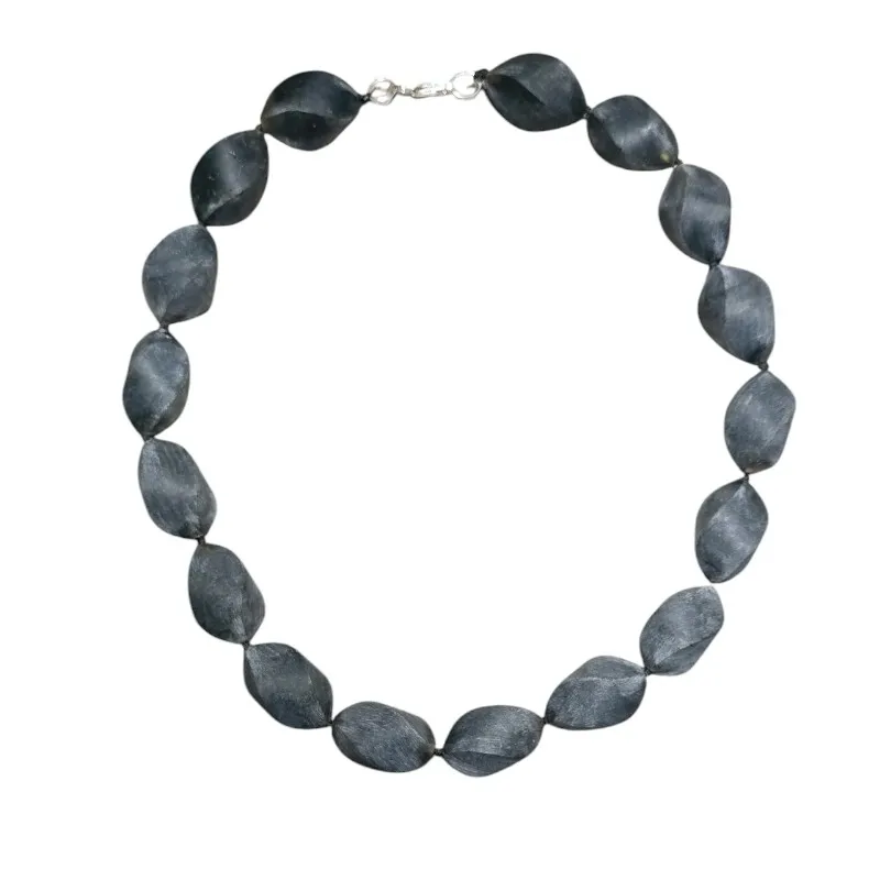 Oryginalny naszyjnik srebrny  z owalnych skrętnych kulek