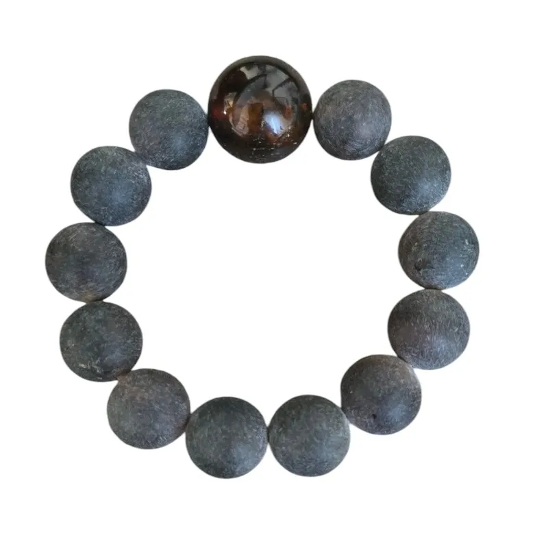 Bransoleta z matowych kul bursztynowych 1,5 cm oraz jednej 1,8 cm polerowanej koniakowej