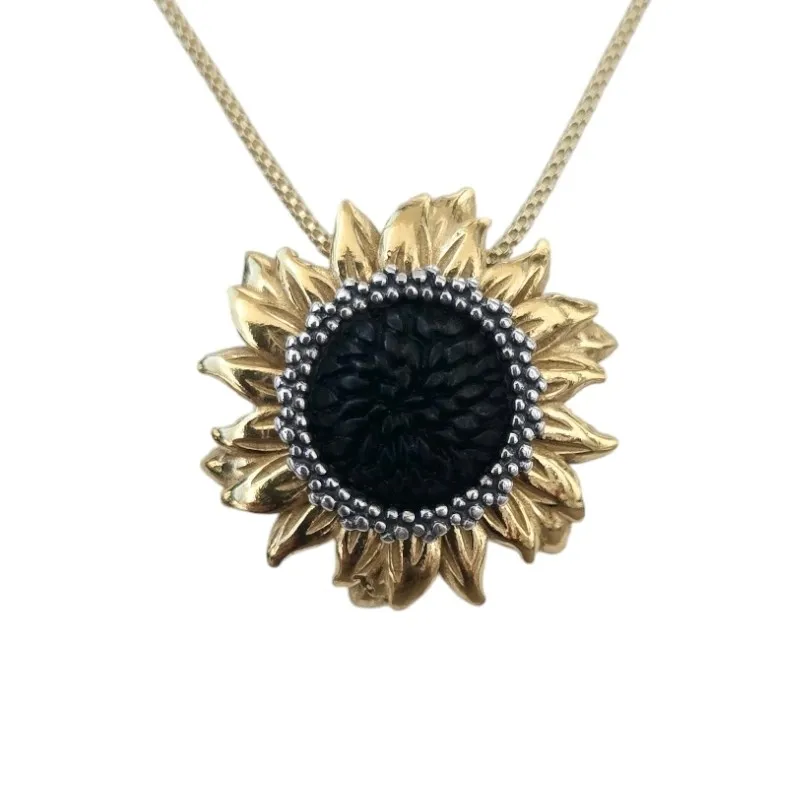 Srebrna zawieszka pozłacana z  ciemno -wiśniowym bursztynem słonecznik