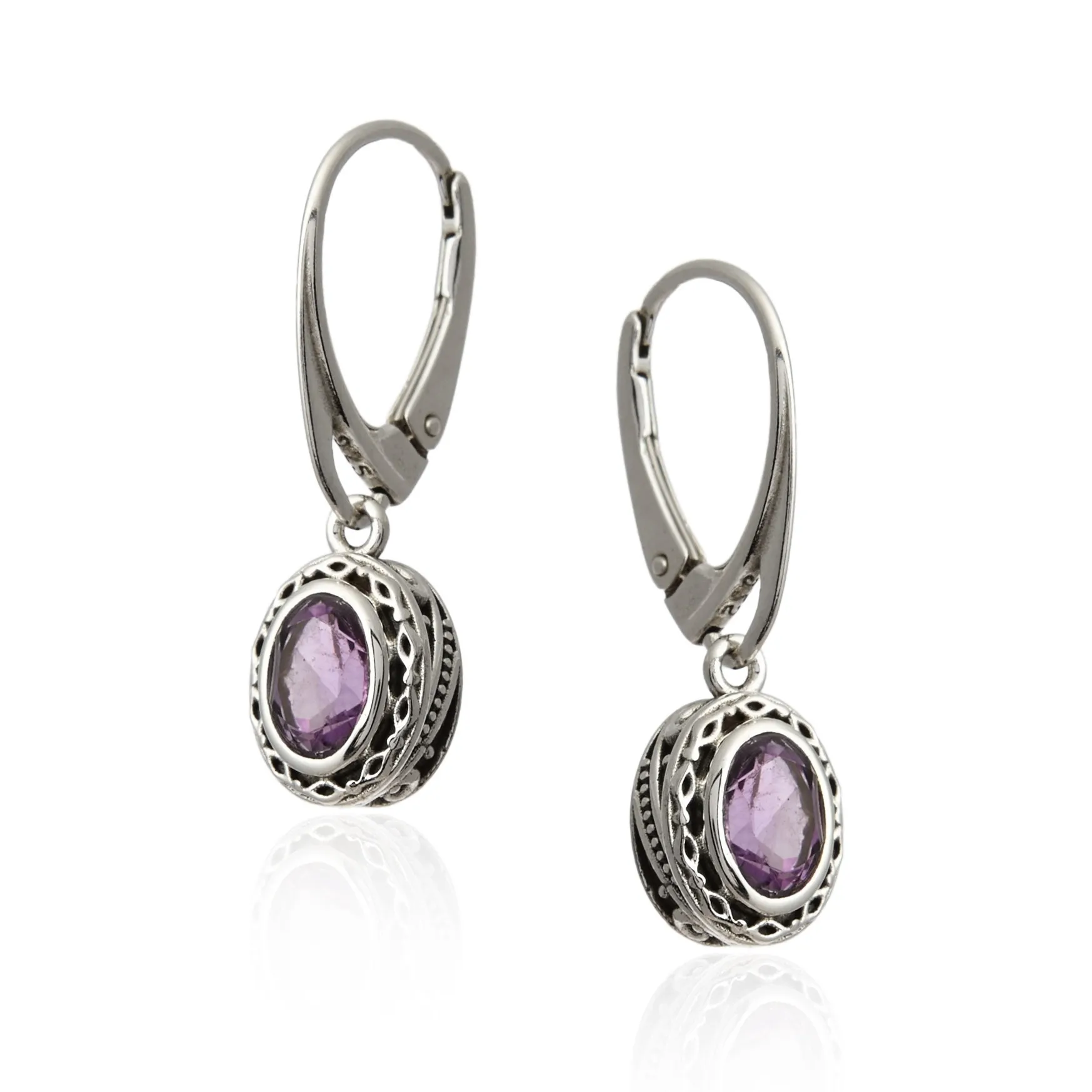 Kolczyki srebrne z ametystem  na angielskim zapięciu w ozdobnym koszyczku
